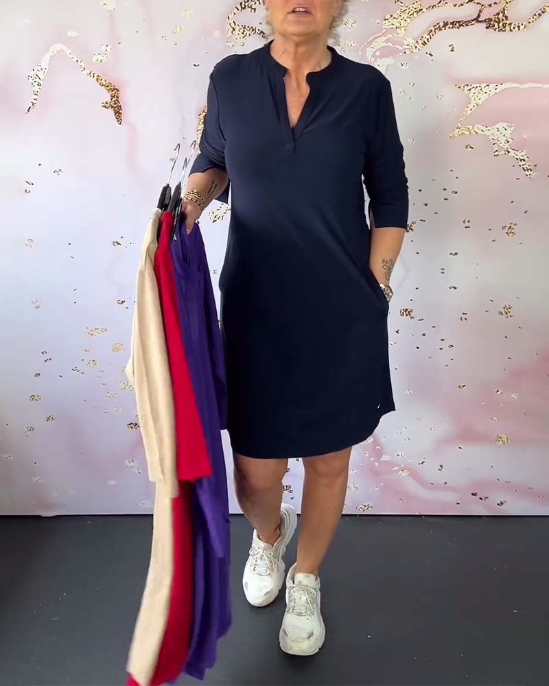 Agnes - Ensfarvet kjole med V-hals